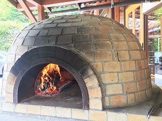 本格的な石窯でピザ焼き体験